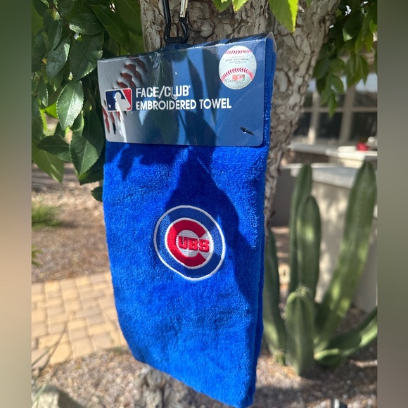 NWT FaceClub Embroidered  Towel - Cubs!  Trifold 16” x 24” towel - Picture 3 of 7